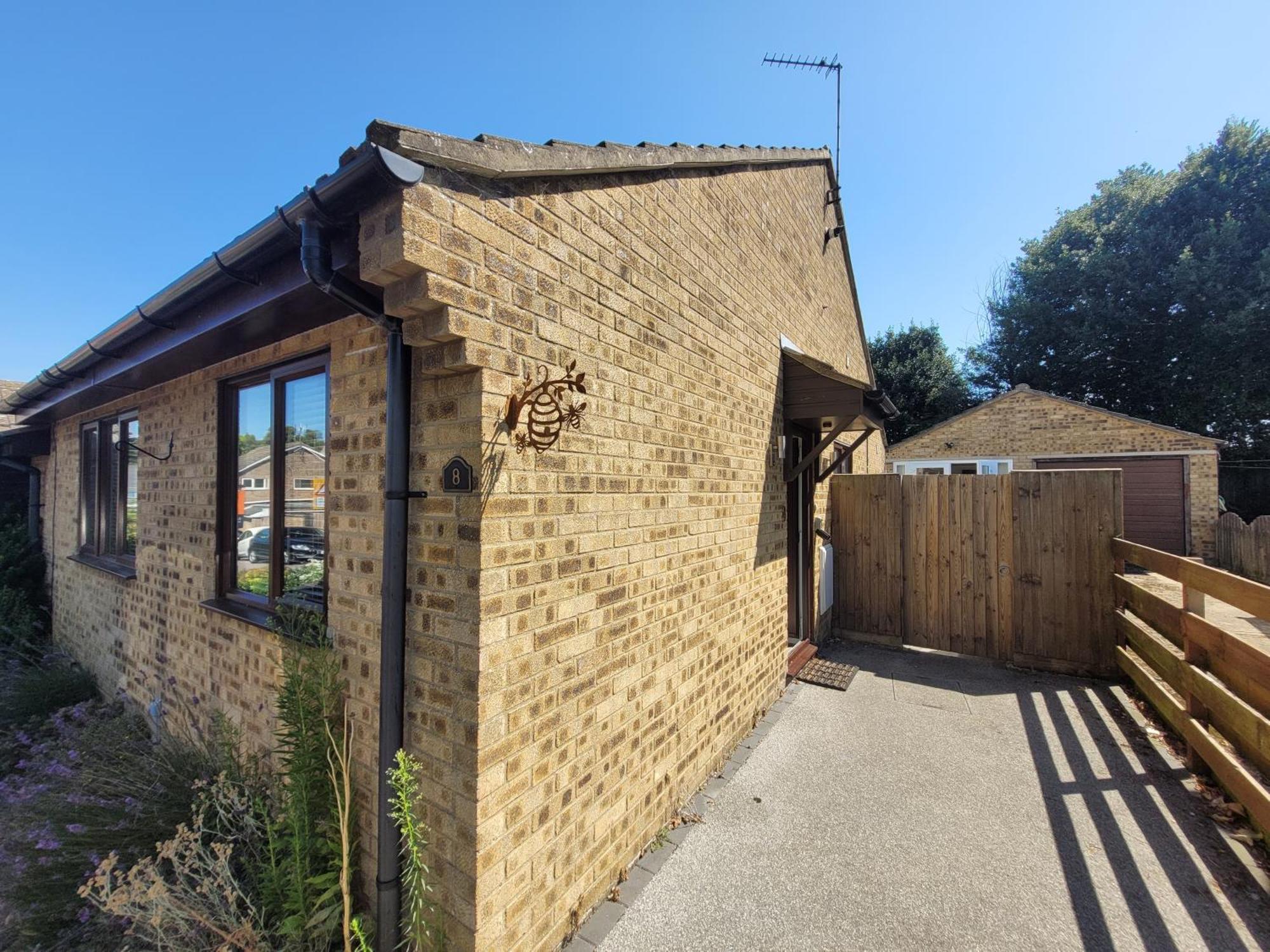 Bumblebee Bungalow - With Separate Office And Gaming Space By Catchpole Stays Колчестер Экстерьер фото